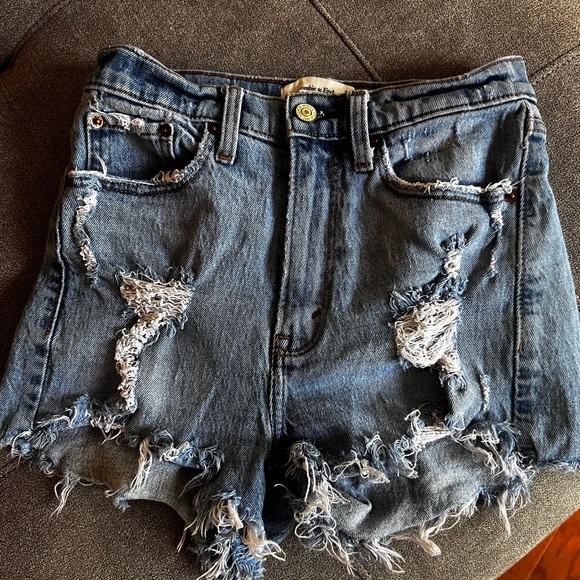 Abercrombie & Fitch Pants - Abercrombie & Fitch The Mom Short